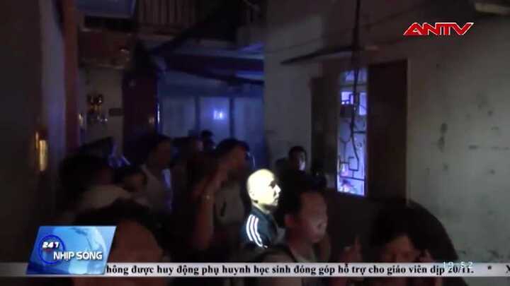 'Ngáo đá' la hét, leo lên mái đòi phóng hỏa đốt nhà