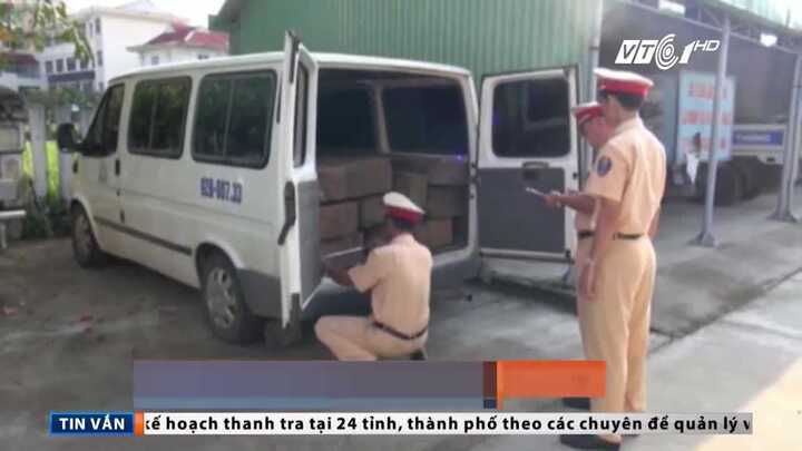 Xe gỗ lậu giả dạng xe tang hòng qua mặt cảnh sát