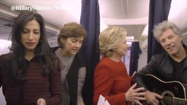 Vợ chồng Clinton hòa mình vào trào lưu 'hóa đá' gây sốt toàn thế giới