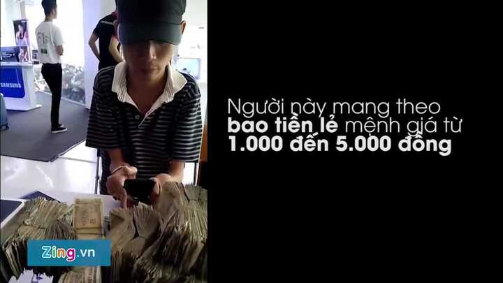 Không có ai yêu, thanh niên mang 22 triệu tiền lẻ dành dụm đi mua iPhone 7