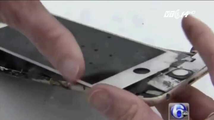 Clip: iPhone 7 Plus phát nổ sau khi rơi xuống đất