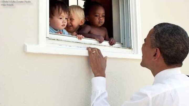 Nhìn lại những khoảnh khắc đáng nhớ của Tổng thống Obama