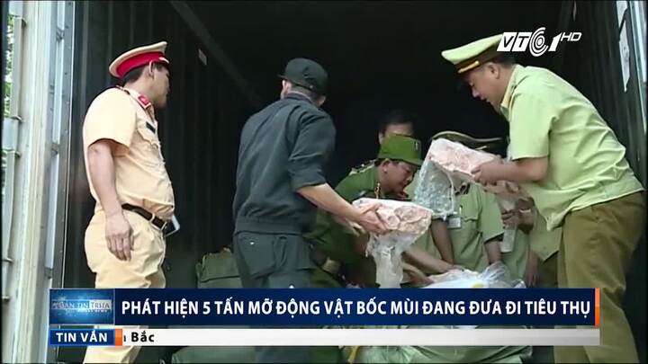 Cận cảnh 5,5 tấn mỡ động vật, nầm lợn hôi thối đang trên đường đi tiêu thụ