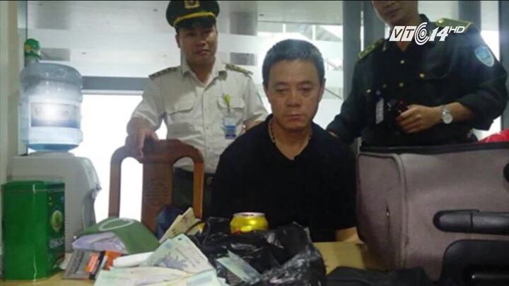 Khách Trung Quốc trộm 400 triệu đồng trên máy bay từ TP.HCM đi Đà Nẵng