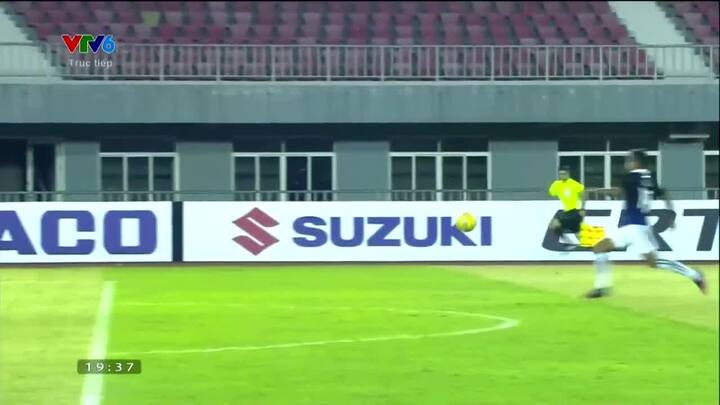 Video pha đá phản lưới nhà bi hài khó tin trong trận Việt Nam - Campuchia