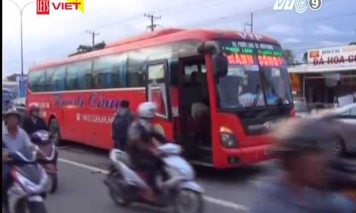 Clip: Xe khách bị chặn đầu, đập phá, hàng chục hành khách hoảng loạn