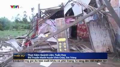 Lốc xoáy đánh sập, làm tốc mái hàng trăm nhà dân ở Sóc Trăng