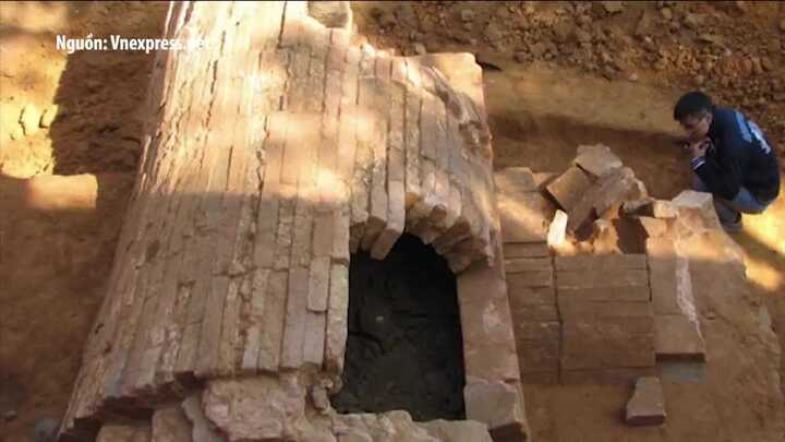 Clip: Khai quật 2 mộ cổ gần 2000 năm tuổi ở Quảng Ninh