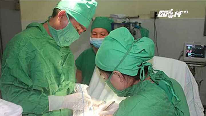 Tiền Giang: Lấy vợ 4 năm mới phát hiện mình có tử cung và buồng trứng