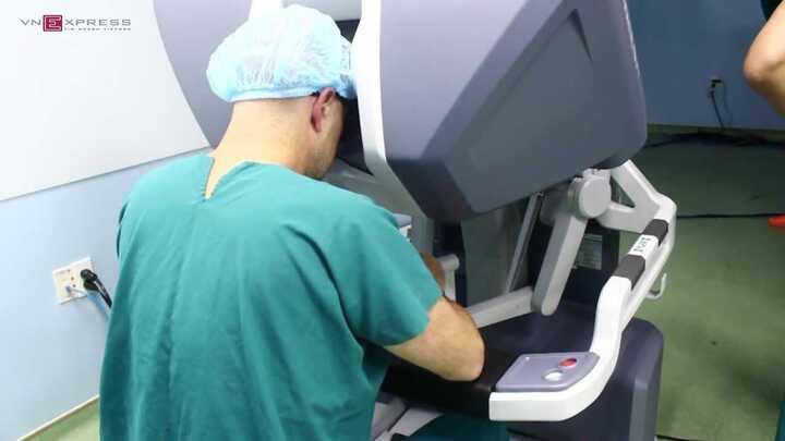 Video: Lần đầu tiên tại Việt Nam, robot cắt u ung thư tuyến tiền liệt