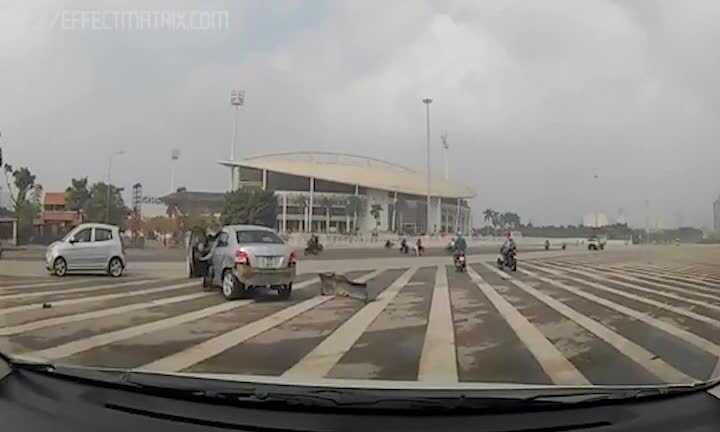 Kinh hoàng cảnh Kia Morning tông Toyota xoay 180 độ trước sân Mỹ Đình