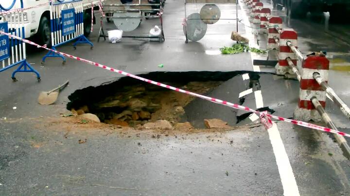 Xuất hiện 'hố tử thần' rộng hơn 5 mét trên đường phố Nha Trang