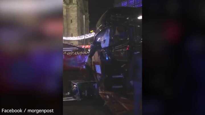 Hiện trường vụ xe tải lao vào chợ Giáng sinh ở Đức khiến 9 người chết