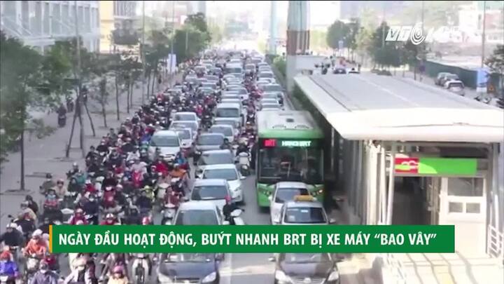 'Ma trận' xe máy bủa vây xe buýt nhanh BRT ngày đầu hoạt động