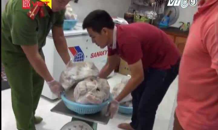 Kinh hãi cảnh gian thương tái sản xuất giò chả từ giò chả thối hỏng, ẩm mốc