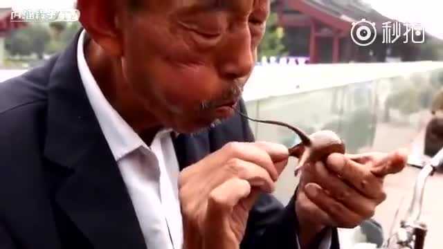 Tròn mắt xem nghệ nhân Trung Quốc thổi đường thành kẹo đầy ảo diệu