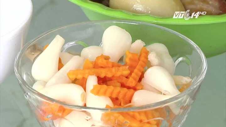 Cách làm dưa kiệu ngâm đường giòn ngon giải ngấy ngày Tết