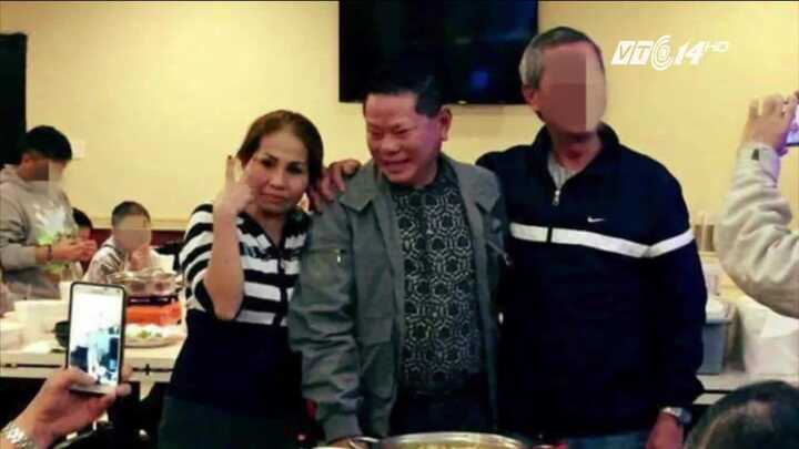 Đại gia mua siêu sim 18 tỷ là 'chân gỗ' của Ngọc Trinh?