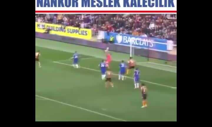 Những pha cản bóng kịch tính nghẹt thở của thủ môn