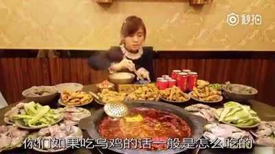 Choáng váng với khả năng ăn siêu phàm của cô gái mảnh mai