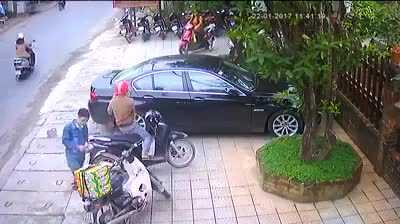 Phẫn nộ clip 2 thanh niên đi SH trộm 3 thùng bia của người giao hàng