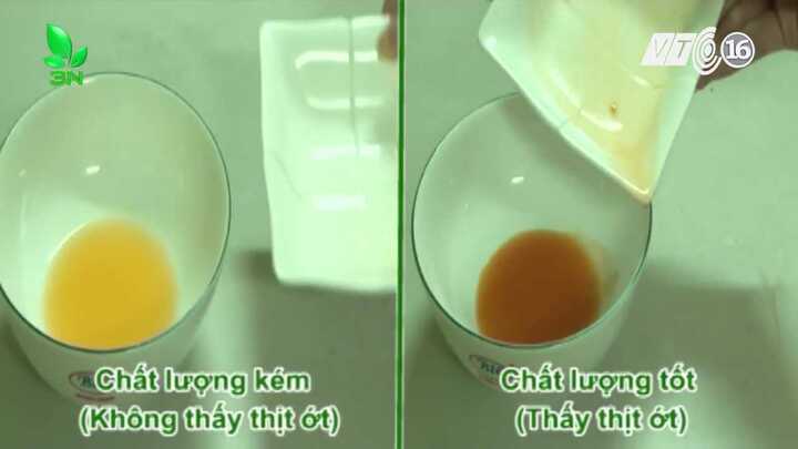 Phân biệt tương ớt thật, giả bằng thao tác đơn giản