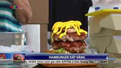 Cận cảnh bánh hamburger dát vàng 24K giá 1,4 triệu đồng siêu xa xỉ