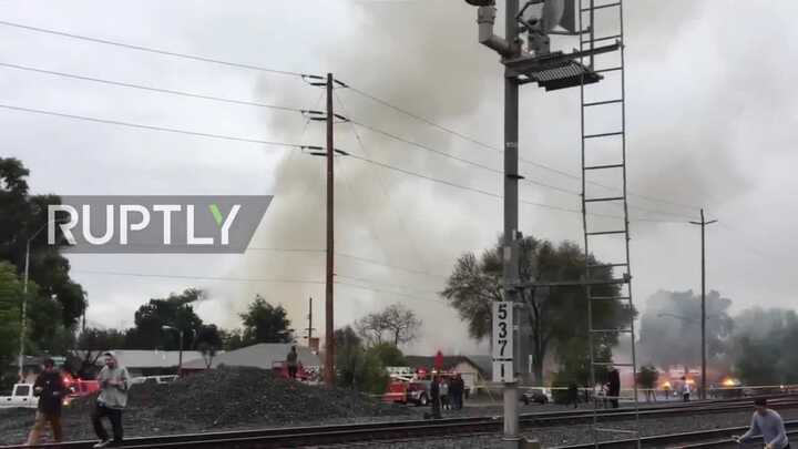 Mỹ: Máy bay lao xuống khu dân cư, nhiều nhà dân bốc cháy ngùn ngụt