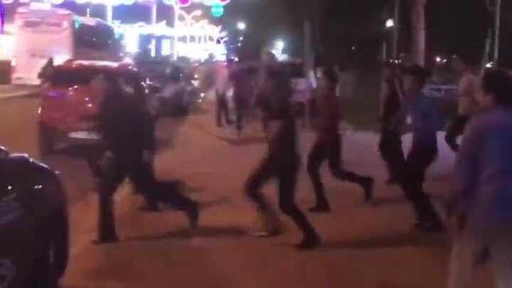 20 khách và nhân viên bảo vệ hỗn chiến tại quán bar ở Nha Trang, nhiều người nhập viện