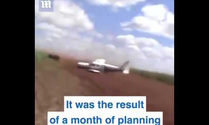 Clip: Cảnh sát Brazil liều mình lao ôtô vào máy bay chở ma túy sắp cất cánh