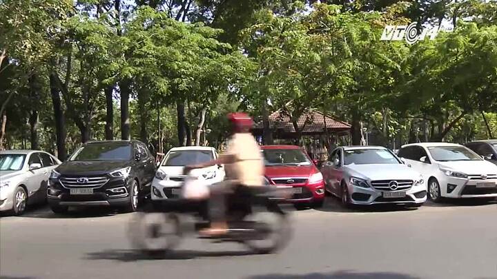 Dẹp 'cướp' vỉa hè ở TP.HCM: Dân băn khoăn vì thiếu bãi đậu xe