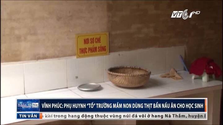 Vĩnh Phúc: Phụ huynh bắt quả tang giáo viên dùng thịt bẩn nấu cho học sinh ăn