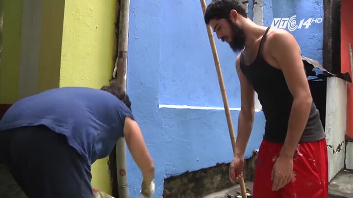 Chàng Tây bỏ tiền túi 'nhuộm màu' cho phố cổ Hà Nội