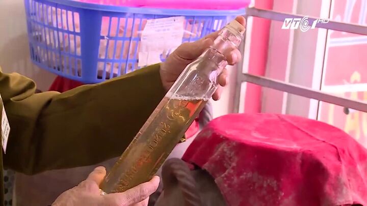 Bộ Y tế đề xuất 'nhuộm màu' cồn công nghiệp để ngăn rượu giả