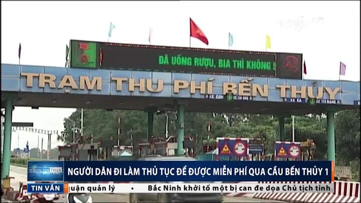 Người dân háo hức đi làm thẻ lưu thông miễn phí qua cầu Bến Thủy