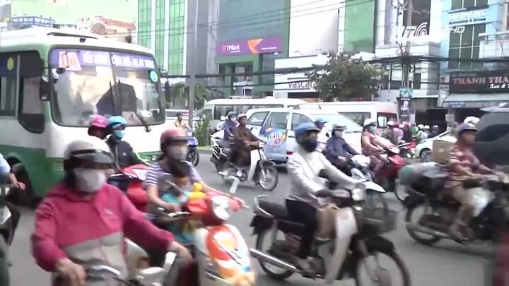 Cấm xe máy để hết tắc đường, chuyên gia phân tích tính khả thi