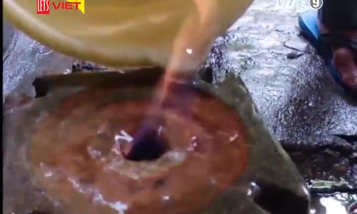 Tận mắt xem nước giếng khoan bốc cháy ngùn ngụt ở Quảng Trị