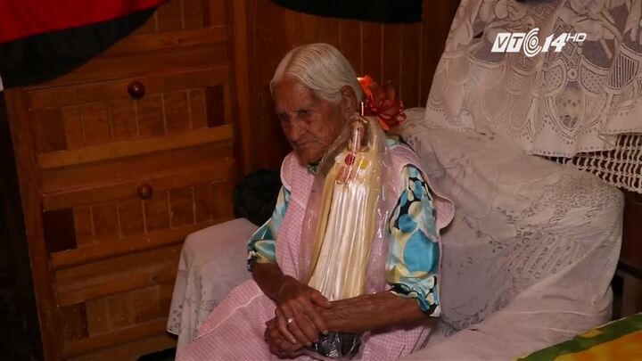 Nỗi khổ của cụ bà quá già để nhận hỗ trợ phúc lợi