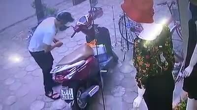 Truy tìm tên trộm mở khóa xe Lead trong tích tắc