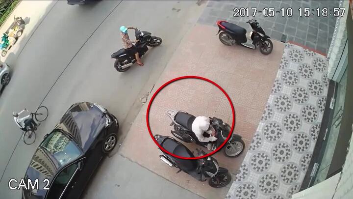 Trộm bẻ khóa, cướp xe SH cực nhanh trên phố Hà Nội