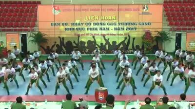 Sinh viên ĐH Cảnh sát nhân dân nhảy dân vũ sôi động như vũ công chuyên nghiệp