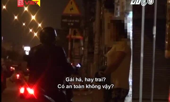 Video: Gái bán dâm nghi chuyển giới chào mời khách ở TP.HCM