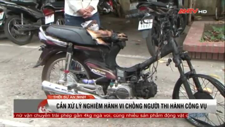 Xin xỏ không thành, trở mặt chống đối cảnh sát giao thông