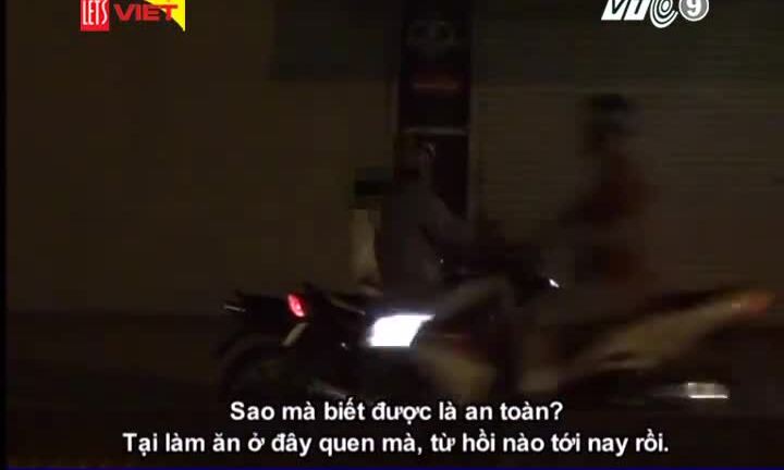 Cận cảnh 'bãi đáp' của gái bán dâm tại chân cầu ở TP.HCM