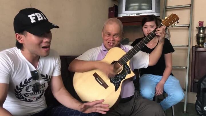 Cao thủ guitar khiếm thị trổ ngón đàn điêu luyện khiến dân mạng cảm phục