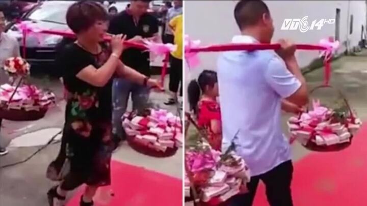 Nhà trai 'còng lưng' gánh 3,3 tỷ đồng tiền mặt đến nhà gái xin dâu
