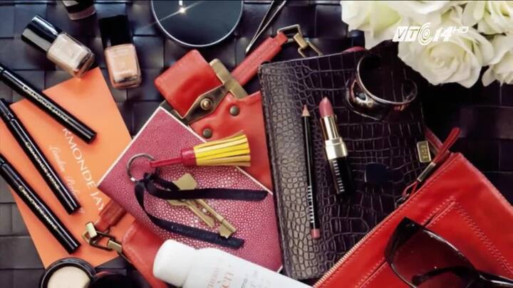 Phụ nữ mất 162 ngày trong đời để tìm đồ trong túi xách