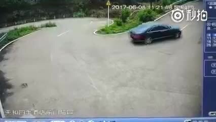 Tài xế phản xạ nhanh như cắt, tránh va chạm thảm khốc