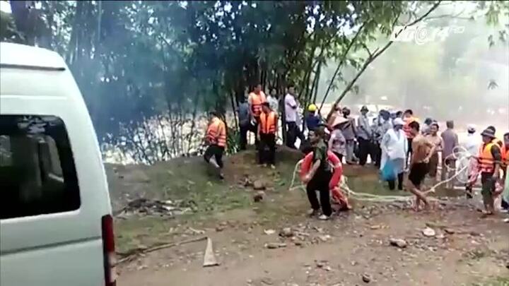 Video: Xem diễn tập ứng phó lụt bão, 3 người dân bị thương khi mìn nổ