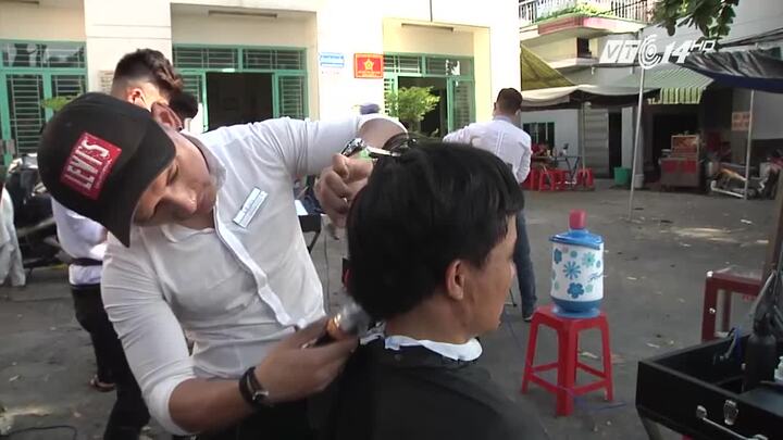 Thăm 'salon tóc' đặc biệt giá 0 đồng giữa lòng Sài Gòn